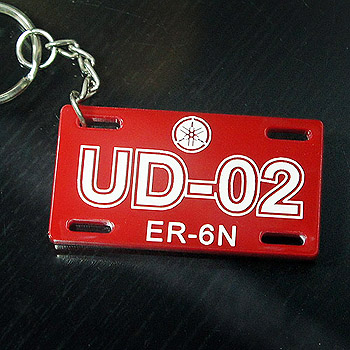 gz-06紅色不透明壓克力車牌鑰匙圈